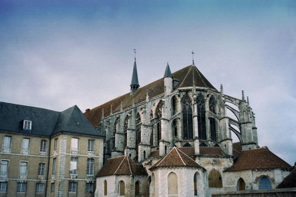 Charmant Studio A Deux Pas De La Cathedrale Chartres Dış mekan fotoğraf
